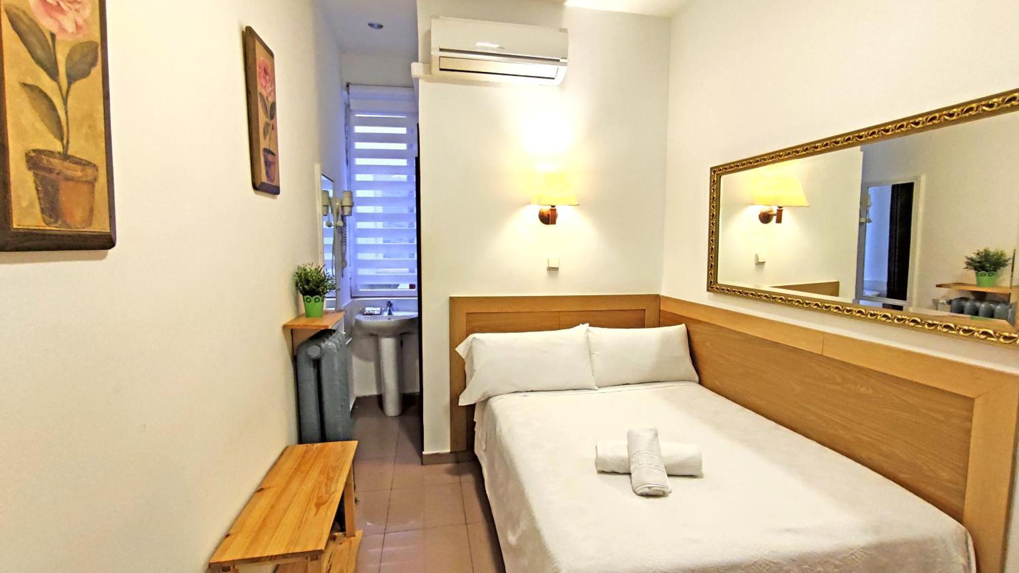 Hostal Aliste Madrid Exteriör bild